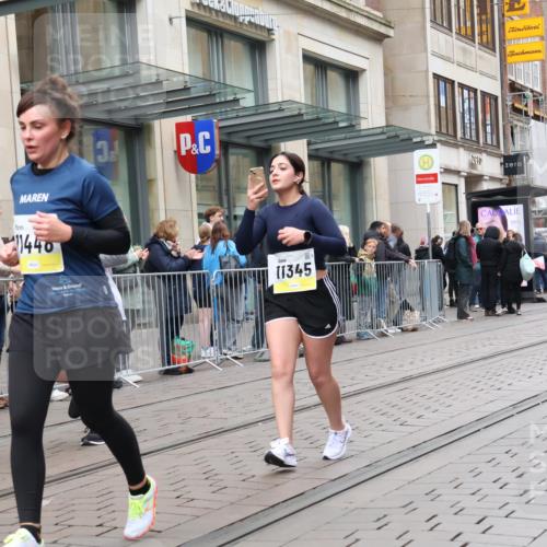 05.10.2025 - 20. swb-Marathon Bremen Strokosch-Dieckow http://msf.ph/oto/9277787 05.10.2025 11:14:29 Ziel 9303, 9861, 9970, 10496, 10602, 10722, 11345, 11448, 11473, 11557, 11607, 9303, 9861, 9970, 10496, 10602, 10722, 11345, 11448, 11473, 11557, 11607 meine-sportfotos.de