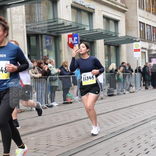 05.10.2025 - 20. swb-Marathon Bremen Strokosch-Dieckow http://msf.ph/oto/9277799 05.10.2025 11:14:29 Ziel 9303, 9861, 9970, 10496, 10602, 10722, 11345, 11448, 11473, 11557, 11607, 9303, 9861, 9970, 10496, 10602, 10722, 11345, 11448, 11473, 11557, 11607 meine-sportfotos.de