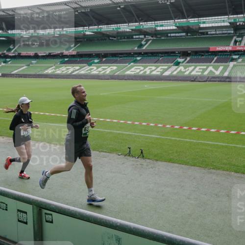 05.10.2025 - 20. swb-Marathon Bremen Michael Burmester http://msf.ph/oto/9277814 05.10.2025 12:57:40 Laufen im Stadion 237, 246, 305, 415, 613, 820, 833, 1317, 1382, 1491, 1971, 2166, 2234, 2240, 2269, 2304, 2436, 2522, 2662, 3396, 3591, 3798, 3813, 3969, 3977, 4089, 4102, 4287, 4401, 4496, 4747, 4821, 5100, 5104, 5149, 5503, 5562, 5645, 5664, 5728, 6161, 6250, 6267, 6317, 6372, 6486, 6510, 6525, 6534, 6535, 6768, 6999, 7053, 7086, 7371, 7390, 7546, 7578, 7588, 7731, 7911, 7940, 8023, 8128, 8801, 8827, 8903, 8964, 8973, 8993, 9129, 9983, 11658, 31, 299, 479, 1161, 1595, 1627 meine-sportfotos.de