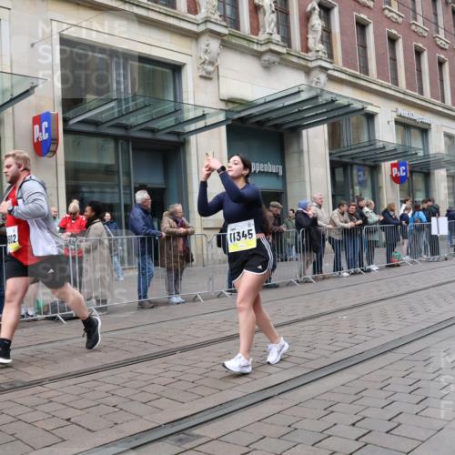 05.10.2025 - 20. swb-Marathon Bremen Strokosch-Dieckow http://msf.ph/oto/9277825 05.10.2025 11:14:30 Ziel 9303, 9861, 9970, 10496, 10602, 11345, 11448, 11557, 11607, 9303, 9861, 9970, 10496, 10602, 11345, 11448, 11557, 11607 meine-sportfotos.de