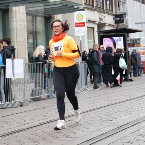 05.10.2025 - 20. swb-Marathon Bremen Strokosch-Dieckow http://msf.ph/oto/9277838 05.10.2025 11:14:32 Ziel 9303, 10496, 10602, 11107, 11345, 11448, 11557, 11607, 9303, 10496, 10602, 11107, 11345, 11448, 11557, 11607 meine-sportfotos.de
