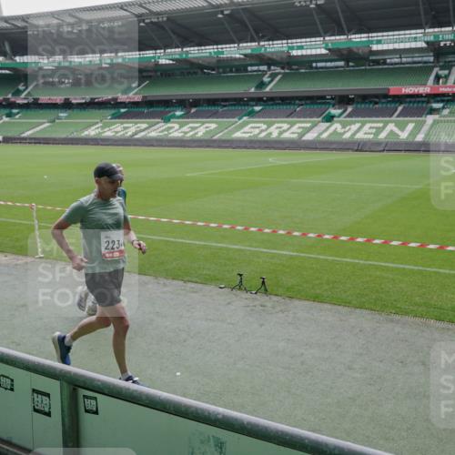 05.10.2025 - 20. swb-Marathon Bremen Michael Burmester http://msf.ph/oto/9277845 05.10.2025 12:57:47 Laufen im Stadion 237, 246, 305, 415, 613, 820, 833, 1317, 1382, 1491, 1971, 2166, 2234, 2240, 2304, 2522, 2648, 2662, 2893, 3396, 3591, 3798, 3813, 3969, 3977, 4089, 4102, 4287, 4389, 4401, 4496, 4747, 4821, 5100, 5149, 5163, 5313, 5503, 5562, 5645, 5664, 5728, 6161, 6267, 6317, 6326, 6372, 6486, 6525, 6534, 6535, 6768, 6999, 7053, 7371, 7588, 7731, 7911, 7940, 8023, 8091, 8113, 8128, 8801, 8827, 8903, 8964, 8973, 8993, 9151, 9983, 11658, 31, 299, 479, 1595, 1627 meine-sportfotos.de