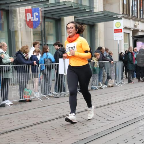 05.10.2025 - 20. swb-Marathon Bremen Strokosch-Dieckow http://msf.ph/oto/9277862 05.10.2025 11:14:33 Ziel 9303, 10496, 10602, 11107, 11345, 11448, 11557, 11607, 9303, 10496, 10602, 11107, 11345, 11448, 11557, 11607 meine-sportfotos.de