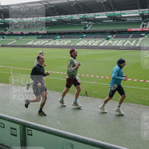 05.10.2025 - 20. swb-Marathon Bremen Michael Burmester http://msf.ph/oto/9277872 05.10.2025 12:57:50 Laufen im Stadion 237, 246, 305, 415, 613, 820, 833, 846, 1317, 1382, 1491, 2158, 2166, 2234, 2240, 2304, 2522, 2648, 2662, 2893, 3396, 3591, 3798, 3813, 3969, 3977, 4089, 4102, 4287, 4389, 4401, 4446, 4496, 4747, 4821, 5100, 5149, 5163, 5313, 5503, 5562, 5645, 5664, 5728, 6161, 6267, 6317, 6326, 6372, 6486, 6525, 6534, 6535, 6768, 6999, 7053, 7371, 7588, 7731, 7911, 7940, 8023, 8091, 8113, 8128, 8576, 8801, 8827, 8903, 8964, 8993, 9151, 9983, 11658, 31, 246, 299, 479, 1595, 1627 meine-sportfotos.de