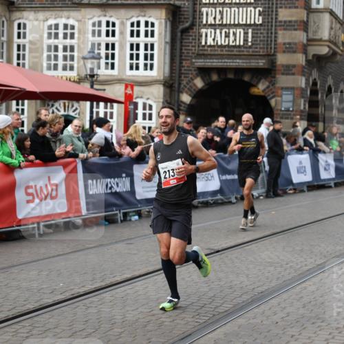 05.10.2025 - 20. swb-Marathon Bremen Yannick Fuchs http://msf.ph/oto/9277891 05.10.2025 12:40:15 Ziel 2138 meine-sportfotos.de