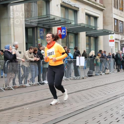 05.10.2025 - 20. swb-Marathon Bremen Strokosch-Dieckow http://msf.ph/oto/9277901 05.10.2025 11:14:34 Ziel 9303, 10496, 10602, 10647, 11107, 11345, 11448, 11557, 11607, 9303, 10496, 10602, 10647, 11107, 11345, 11448, 11557, 11607 meine-sportfotos.de