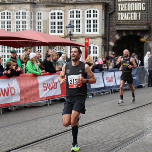 05.10.2025 - 20. swb-Marathon Bremen Yannick Fuchs http://msf.ph/oto/9277903 05.10.2025 12:40:15 Ziel 2138 meine-sportfotos.de