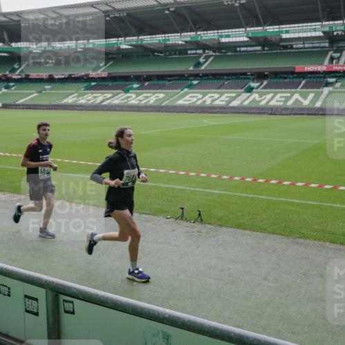 05.10.2025 - 20. swb-Marathon Bremen Michael Burmester http://msf.ph/oto/9277909 05.10.2025 12:57:53 Laufen im Stadion 237, 415, 613, 820, 833, 846, 963, 1317, 1382, 1491, 2158, 2234, 2240, 2304, 2522, 2648, 2662, 2893, 3373, 3396, 3591, 3798, 3969, 3977, 4089, 4102, 4287, 4389, 4401, 4446, 4496, 4747, 4821, 5100, 5149, 5163, 5313, 5562, 5645, 5728, 5917, 6161, 6267, 6317, 6326, 6372, 6486, 6525, 6534, 6535, 6768, 6999, 7053, 7371, 7588, 7731, 7911, 7940, 8023, 8091, 8113, 8128, 8328, 8576, 8801, 8827, 8903, 8964, 8993, 9151, 9983, 11658, 31, 246, 299, 305, 479, 833, 1595, 1627 meine-sportfotos.de