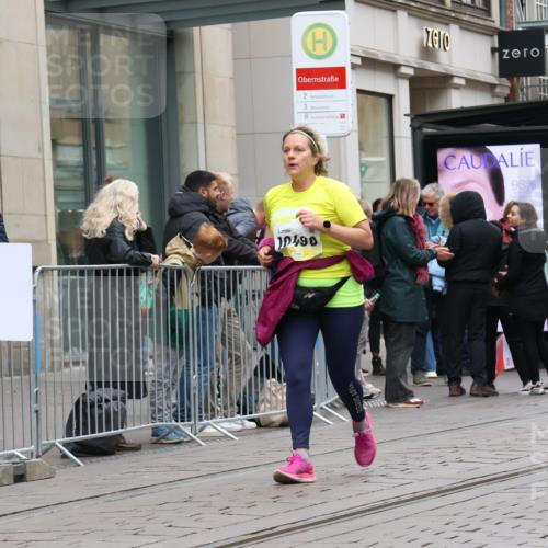 05.10.2025 - 20. swb-Marathon Bremen Strokosch-Dieckow http://msf.ph/oto/9277926 05.10.2025 11:14:36 Ziel 9303, 10496, 10602, 10647, 11107, 11345, 11448, 11557, 11607, 9303, 10496, 10602, 10647, 11107, 11345, 11448, 11557, 11607 meine-sportfotos.de