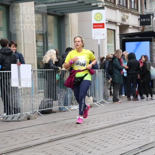 05.10.2025 - 20. swb-Marathon Bremen Strokosch-Dieckow http://msf.ph/oto/9277935 05.10.2025 11:14:36 Ziel 9303, 10496, 10602, 10647, 11107, 11345, 11448, 11557, 11607, 9303, 10496, 10602, 10647, 11107, 11345, 11448, 11557, 11607 meine-sportfotos.de