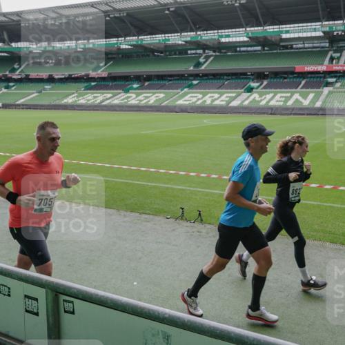 05.10.2025 - 20. swb-Marathon Bremen Michael Burmester http://msf.ph/oto/9277943 05.10.2025 12:57:56 Laufen im Stadion 90, 237, 415, 613, 820, 846, 963, 1317, 1491, 2158, 2234, 2240, 2304, 2522, 2648, 2662, 2821, 2893, 3373, 3396, 3591, 3602, 3798, 3969, 3977, 4089, 4102, 4287, 4389, 4401, 4446, 4496, 4709, 4747, 4821, 5100, 5149, 5163, 5313, 5562, 5645, 5728, 5917, 6161, 6317, 6326, 6372, 6486, 6525, 6534, 6535, 6676, 6768, 6999, 7053, 7371, 7588, 7731, 7911, 7940, 8023, 8091, 8113, 8128, 8328, 8576, 8801, 8827, 8903, 8964, 8993, 9151, 9983, 11658, 31, 246, 299, 305, 479, 833, 1382, 1627 meine-sportfotos.de