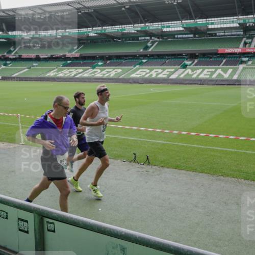 05.10.2025 - 20. swb-Marathon Bremen Michael Burmester http://msf.ph/oto/9277952 05.10.2025 12:57:57 Laufen im Stadion 90, 237, 415, 613, 820, 846, 963, 1317, 1491, 2158, 2234, 2240, 2304, 2522, 2648, 2662, 2821, 2893, 3373, 3396, 3591, 3602, 3798, 3969, 3977, 4089, 4102, 4287, 4389, 4401, 4446, 4496, 4709, 4747, 4821, 5100, 5149, 5163, 5313, 5562, 5645, 5728, 5917, 6161, 6317, 6326, 6372, 6486, 6525, 6534, 6535, 6676, 6768, 6999, 7053, 7371, 7588, 7731, 7911, 7940, 8023, 8091, 8113, 8128, 8328, 8576, 8801, 8827, 8964, 8993, 9151, 9983, 11658, 31, 246, 305, 833, 1382, 1627 meine-sportfotos.de