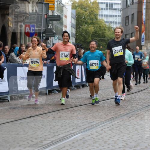 05.10.2025 - 20. swb-Marathon Bremen Strokosch-Dieckow http://msf.ph/oto/9277960 05.10.2025 11:13:38 Ziel 9242, 9899, 10040, 10364, 10433, 10574, 10705, 10707, 10957, 11060, 11068, 11264, 11385 meine-sportfotos.de