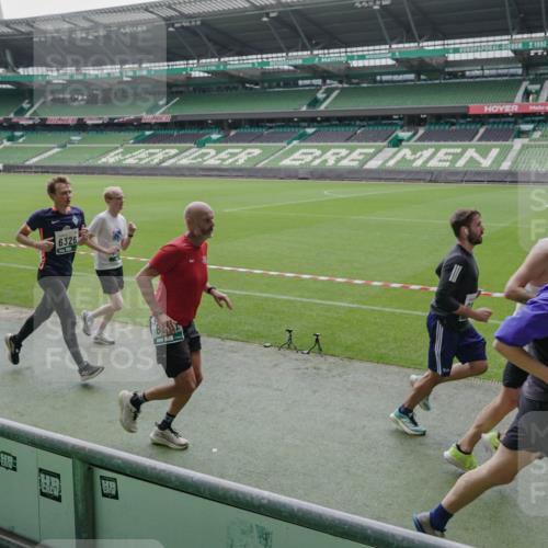 05.10.2025 - 20. swb-Marathon Bremen Michael Burmester http://msf.ph/oto/9277966 05.10.2025 12:57:58 Laufen im Stadion 90, 237, 415, 613, 820, 846, 963, 1317, 1491, 2158, 2234, 2240, 2304, 2522, 2648, 2662, 2821, 2893, 3373, 3396, 3573, 3591, 3602, 3798, 3969, 3977, 4089, 4102, 4287, 4389, 4401, 4446, 4496, 4709, 4747, 4821, 5100, 5149, 5163, 5313, 5562, 5645, 5728, 5917, 6161, 6317, 6326, 6372, 6486, 6525, 6534, 6535, 6676, 6999, 7053, 7371, 7588, 7731, 7813, 7911, 7940, 8023, 8091, 8113, 8128, 8328, 8576, 8801, 8827, 8964, 8993, 9151, 9983, 11658, 246, 305, 833, 1382 meine-sportfotos.de