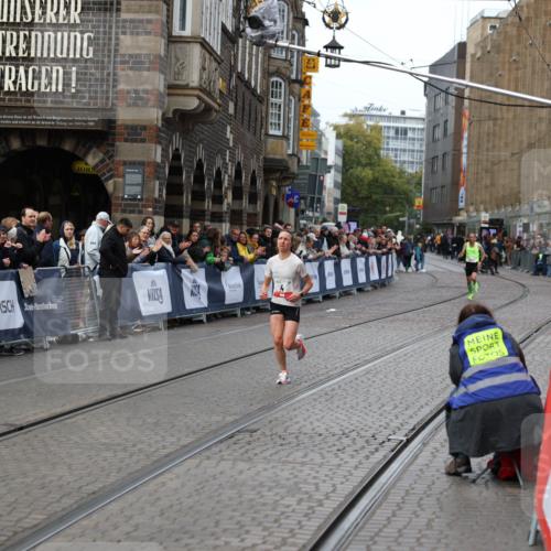 05.10.2025 - 20. swb-Marathon Bremen Yannick Fuchs http://msf.ph/oto/9277971 05.10.2025 12:40:32 Ziel 4 meine-sportfotos.de