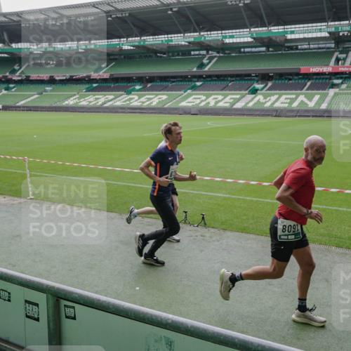 05.10.2025 - 20. swb-Marathon Bremen Michael Burmester http://msf.ph/oto/9277973 05.10.2025 12:57:58 Laufen im Stadion 90, 237, 415, 613, 820, 846, 963, 1317, 1491, 2158, 2234, 2240, 2304, 2522, 2648, 2662, 2821, 2893, 3373, 3396, 3573, 3591, 3602, 3798, 3969, 3977, 4089, 4102, 4287, 4389, 4401, 4446, 4496, 4709, 4747, 4821, 5100, 5149, 5163, 5313, 5562, 5645, 5728, 5917, 6161, 6317, 6326, 6372, 6486, 6525, 6534, 6535, 6676, 6999, 7053, 7371, 7588, 7731, 7813, 7911, 7940, 8023, 8091, 8113, 8128, 8328, 8576, 8801, 8827, 8964, 8993, 9151, 9983, 11658, 246, 305, 833, 1382 meine-sportfotos.de