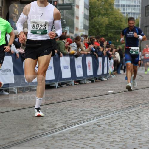 05.10.2025 - 20. swb-Marathon Bremen Strokosch-Dieckow http://msf.ph/oto/9278018 05.10.2025 13:05:37 Ziel 1307, 2249, 2988, 4255, 4353, 6251, 8923 meine-sportfotos.de