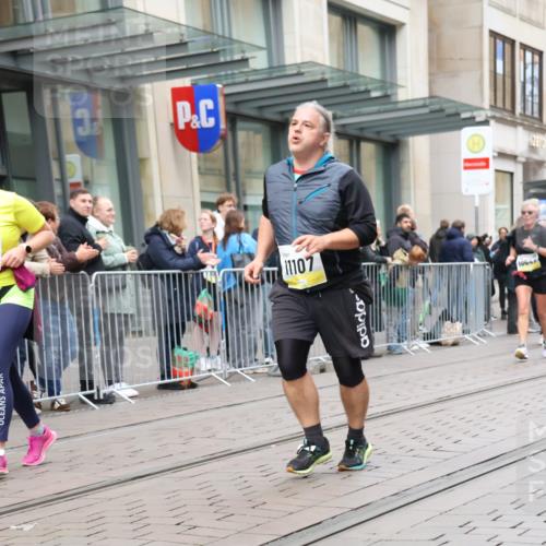 05.10.2025 - 20. swb-Marathon Bremen Strokosch-Dieckow http://msf.ph/oto/9278025 05.10.2025 11:14:39 Ziel 9303, 10496, 10602, 10647, 10984, 11107, 11345, 11448, 11557, 11607, 11635, 9303, 10496, 10602, 10647, 10984, 11107, 11345, 11448, 11557, 11607, 11635 meine-sportfotos.de