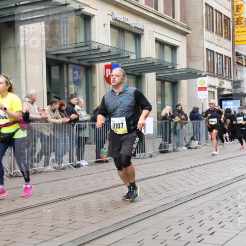 05.10.2025 - 20. swb-Marathon Bremen Strokosch-Dieckow http://msf.ph/oto/9278039 05.10.2025 11:14:39 Ziel 9303, 10496, 10602, 10647, 10984, 11107, 11345, 11448, 11557, 11607, 11635, 9303, 10496, 10602, 10647, 10984, 11107, 11345, 11448, 11557, 11607, 11635 meine-sportfotos.de