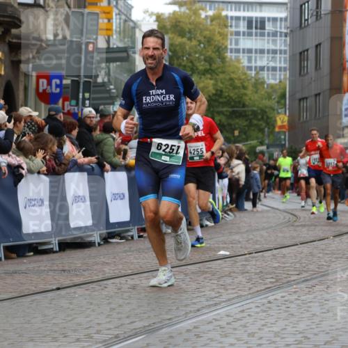 05.10.2025 - 20. swb-Marathon Bremen Strokosch-Dieckow http://msf.ph/oto/9278056 05.10.2025 13:05:39 Ziel 1307, 2249, 2988, 4255, 4353, 6251 meine-sportfotos.de