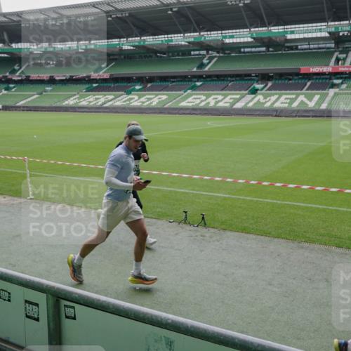 05.10.2025 - 20. swb-Marathon Bremen Michael Burmester http://msf.ph/oto/9278071 05.10.2025 12:58:14 Laufen im Stadion 90, 415, 726, 846, 963, 988, 1491, 1503, 1716, 2158, 2234, 2240, 2304, 2648, 2662, 2734, 2821, 2893, 2922, 3254, 3373, 3467, 3573, 3602, 3798, 3977, 4089, 4102, 4287, 4389, 4401, 4446, 4709, 4747, 5100, 5163, 5214, 5261, 5313, 5562, 5645, 5728, 5917, 6161, 6317, 6326, 6372, 6525, 6675, 6676, 6944, 6999, 7038, 7053, 7588, 7731, 7813, 7911, 7976, 8091, 8113, 8128, 8328, 8379, 8576, 8801, 8827, 8972, 8993, 9112, 9151, 9983, 11658, 237, 613, 820, 1317, 1382, 2522, 3396, 3591 meine-sportfotos.de