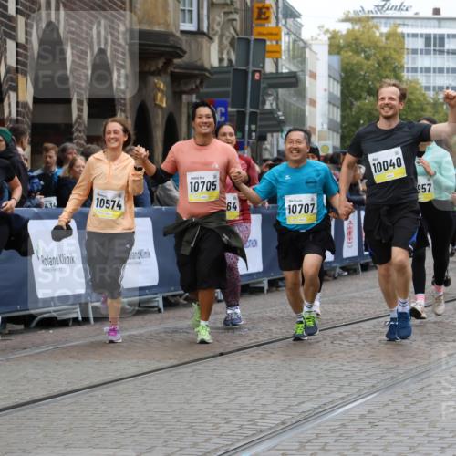 05.10.2025 - 20. swb-Marathon Bremen Strokosch-Dieckow http://msf.ph/oto/9278074 05.10.2025 11:13:39 Ziel 9242, 9899, 10040, 10364, 10433, 10574, 10705, 10707, 10957, 11060, 11068, 11264, 11385 meine-sportfotos.de
