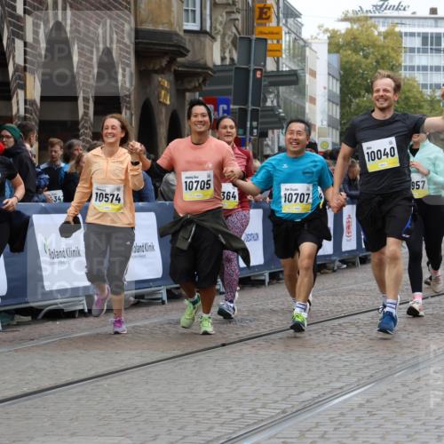 05.10.2025 - 20. swb-Marathon Bremen Strokosch-Dieckow http://msf.ph/oto/9278109 05.10.2025 11:13:39 Ziel 9242, 9899, 10040, 10364, 10433, 10574, 10705, 10707, 10957, 11060, 11068, 11264, 11385 meine-sportfotos.de