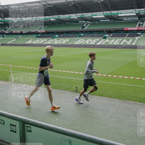 05.10.2025 - 20. swb-Marathon Bremen Michael Burmester http://msf.ph/oto/9278117 05.10.2025 12:58:22 Laufen im Stadion 90, 415, 726, 846, 963, 988, 1503, 1619, 1716, 2158, 2234, 2240, 2648, 2662, 2734, 2821, 2893, 2922, 3252, 3254, 3373, 3467, 3573, 3602, 3615, 4102, 4287, 4389, 4401, 4446, 4522, 4709, 4747, 4783, 5163, 5214, 5261, 5313, 5562, 5645, 5728, 5878, 5917, 6113, 6161, 6317, 6326, 6372, 6525, 6672, 6675, 6676, 6944, 6999, 7038, 7053, 7588, 7731, 7813, 7976, 8091, 8113, 8328, 8379, 8576, 8827, 8972, 9112, 9151, 820, 1317, 1491, 2304, 3396, 3591, 3977, 7731, 7911, 8128 meine-sportfotos.de