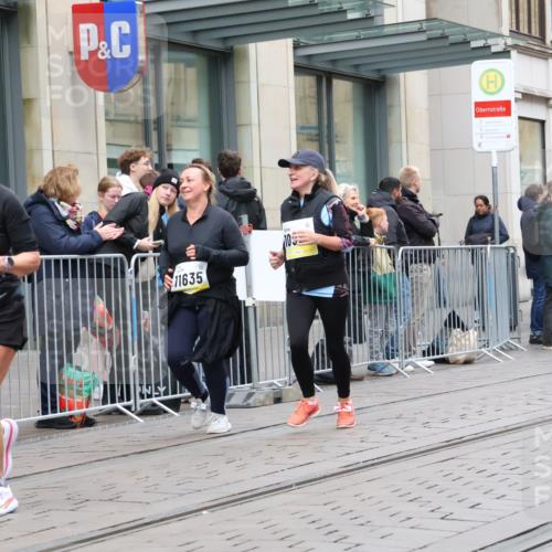 05.10.2025 - 20. swb-Marathon Bremen Strokosch-Dieckow http://msf.ph/oto/9278129 05.10.2025 11:14:42 Ziel 9303, 10496, 10647, 10984, 11107, 11293, 11345, 11448, 11607, 11635, 9303, 10496, 10647, 10984, 11107, 11293, 11345, 11448, 11607, 11635 meine-sportfotos.de