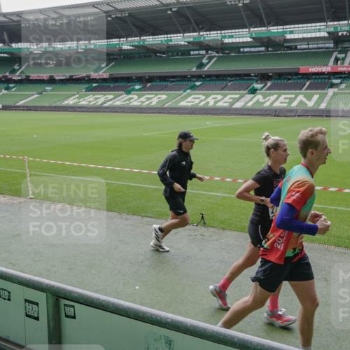 05.10.2025 - 20. swb-Marathon Bremen Michael Burmester http://msf.ph/oto/9278131 05.10.2025 12:58:23 Laufen im Stadion 90, 415, 726, 846, 963, 988, 1503, 1619, 1716, 2158, 2234, 2240, 2648, 2662, 2734, 2821, 2893, 2922, 3252, 3254, 3373, 3467, 3573, 3602, 3615, 4102, 4287, 4389, 4401, 4446, 4522, 4709, 4747, 4783, 5163, 5214, 5261, 5313, 5562, 5645, 5728, 5878, 5917, 6113, 6161, 6317, 6326, 6372, 6525, 6672, 6675, 6676, 6944, 6999, 7038, 7053, 7588, 7813, 7976, 8091, 8113, 8328, 8379, 8576, 8827, 8972, 9112, 9151, 820, 1317, 1491, 2304, 3396, 3977, 7731, 7911, 8128 meine-sportfotos.de
