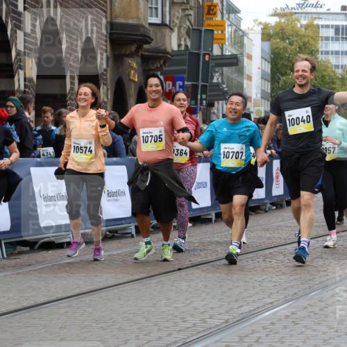 05.10.2025 - 20. swb-Marathon Bremen Strokosch-Dieckow http://msf.ph/oto/9278133 05.10.2025 11:13:39 Ziel 9242, 9899, 10040, 10364, 10433, 10574, 10705, 10707, 10957, 11060, 11068, 11264, 11385 meine-sportfotos.de