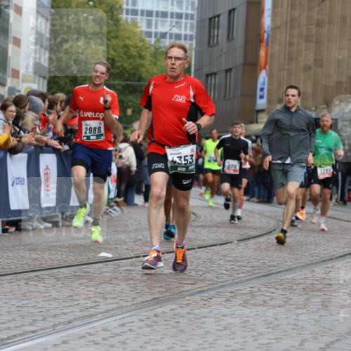 05.10.2025 - 20. swb-Marathon Bremen Strokosch-Dieckow http://msf.ph/oto/9278141 05.10.2025 13:05:43 Ziel 609, 852, 1307, 1790, 2013, 2988, 4255, 4353, 4962, 5599 meine-sportfotos.de