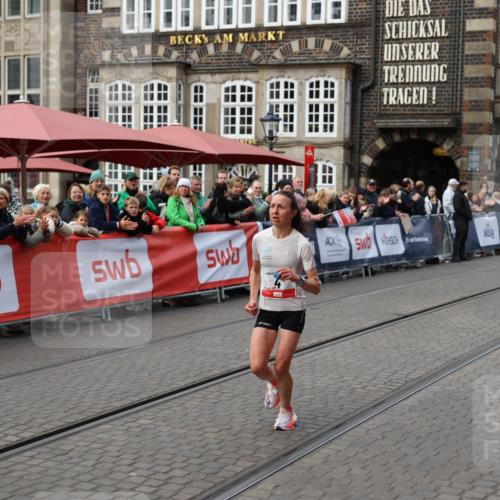 05.10.2025 - 20. swb-Marathon Bremen Yannick Fuchs http://msf.ph/oto/9278145 05.10.2025 12:40:34 Ziel 4 meine-sportfotos.de
