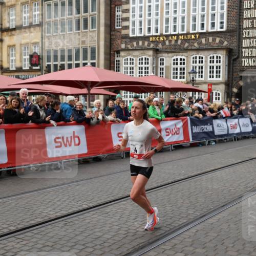 05.10.2025 - 20. swb-Marathon Bremen Yannick Fuchs http://msf.ph/oto/9278149 05.10.2025 12:40:35 Ziel 4 meine-sportfotos.de
