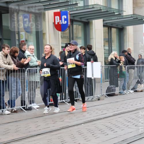 05.10.2025 - 20. swb-Marathon Bremen Strokosch-Dieckow http://msf.ph/oto/9278156 05.10.2025 11:14:43 Ziel 9303, 10496, 10647, 10984, 11107, 11293, 11345, 11607, 11635, 9303, 10496, 10647, 10984, 11107, 11293, 11345, 11607, 11635 meine-sportfotos.de