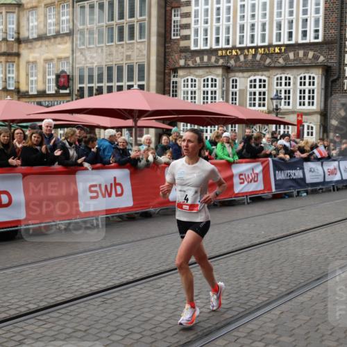 05.10.2025 - 20. swb-Marathon Bremen Yannick Fuchs http://msf.ph/oto/9278158 05.10.2025 12:40:35 Ziel 4 meine-sportfotos.de