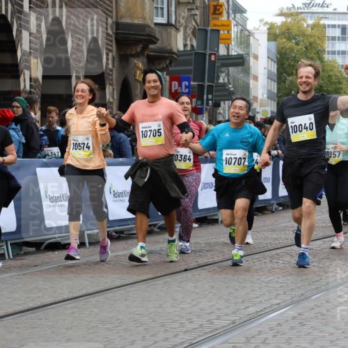 05.10.2025 - 20. swb-Marathon Bremen Strokosch-Dieckow http://msf.ph/oto/9278159 05.10.2025 11:13:39 Ziel 9242, 9899, 10040, 10364, 10433, 10574, 10705, 10707, 10957, 11060, 11068, 11264, 11385 meine-sportfotos.de