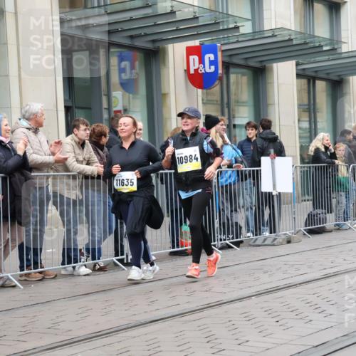 05.10.2025 - 20. swb-Marathon Bremen Strokosch-Dieckow http://msf.ph/oto/9278169 05.10.2025 11:14:43 Ziel 9303, 10496, 10647, 10984, 11107, 11293, 11345, 11607, 11635, 9303, 10496, 10647, 10984, 11107, 11293, 11345, 11607, 11635 meine-sportfotos.de