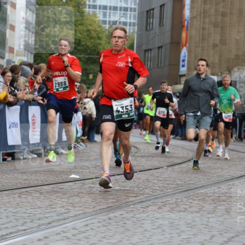 05.10.2025 - 20. swb-Marathon Bremen Strokosch-Dieckow http://msf.ph/oto/9278173 05.10.2025 13:05:43 Ziel 609, 852, 1307, 1790, 2013, 2988, 4255, 4353, 4962, 5599 meine-sportfotos.de