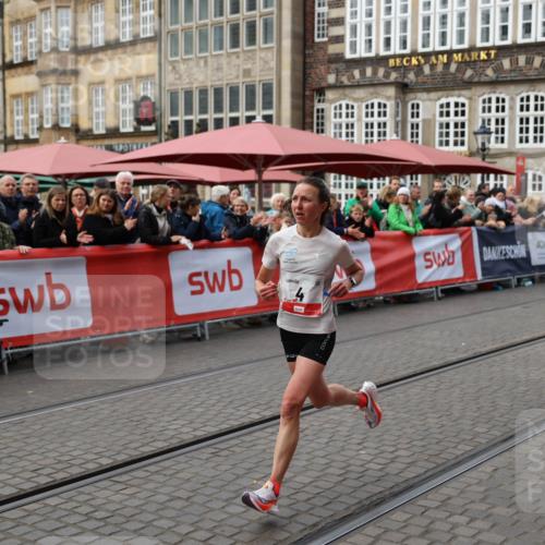 05.10.2025 - 20. swb-Marathon Bremen Yannick Fuchs http://msf.ph/oto/9278176 05.10.2025 12:40:35 Ziel 4 meine-sportfotos.de