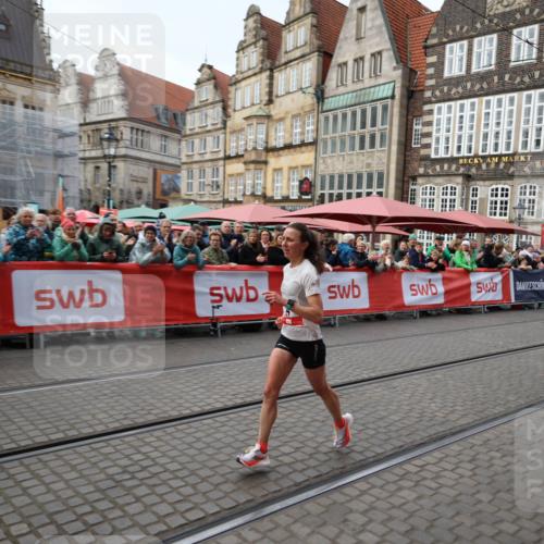 05.10.2025 - 20. swb-Marathon Bremen Yannick Fuchs http://msf.ph/oto/9278188 05.10.2025 12:40:35 Ziel 4 meine-sportfotos.de