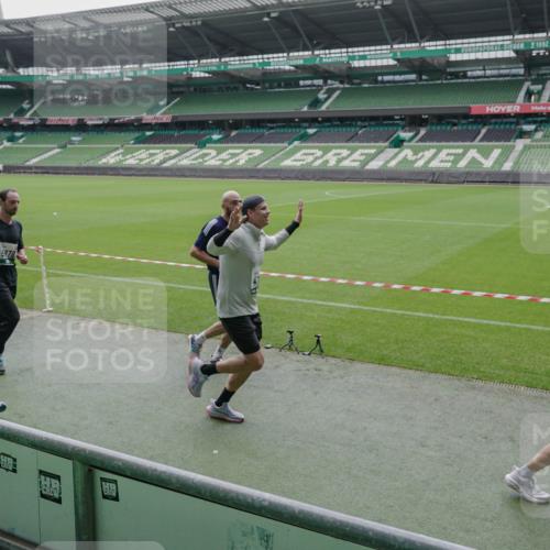 05.10.2025 - 20. swb-Marathon Bremen Michael Burmester http://msf.ph/oto/9278203 05.10.2025 12:58:34 Laufen im Stadion 90, 586, 726, 846, 963, 988, 1229, 1503, 1619, 1716, 2158, 2496, 2648, 2734, 2821, 2893, 2922, 3252, 3254, 3373, 3467, 3573, 3602, 3615, 3791, 4095, 4113, 4389, 4446, 4522, 4709, 4747, 4783, 5163, 5214, 5261, 5313, 5728, 5808, 5878, 5917, 6007, 6113, 6161, 6317, 6326, 6561, 6672, 6675, 6676, 6944, 6999, 7038, 7053, 7588, 7813, 7976, 8091, 8113, 8328, 8379, 8539, 8576, 8827, 8972, 9112, 9151, 415, 1491, 2234, 2240, 2304, 2662, 3977, 4102, 7731, 7911, 8128 meine-sportfotos.de
