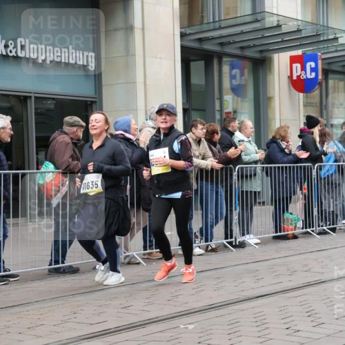 05.10.2025 - 20. swb-Marathon Bremen Strokosch-Dieckow http://msf.ph/oto/9278205 05.10.2025 11:14:44 Ziel 9303, 10496, 10647, 10984, 11107, 11293, 11345, 11607, 11635, 9303, 10496, 10647, 10984, 11107, 11293, 11345, 11607, 11635 meine-sportfotos.de