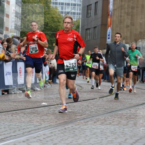 05.10.2025 - 20. swb-Marathon Bremen Strokosch-Dieckow http://msf.ph/oto/9278206 05.10.2025 13:05:43 Ziel 609, 852, 1307, 1790, 2013, 2988, 4255, 4353, 4962, 5599 meine-sportfotos.de