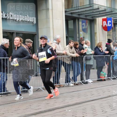 05.10.2025 - 20. swb-Marathon Bremen Strokosch-Dieckow http://msf.ph/oto/9278214 05.10.2025 11:14:44 Ziel 9303, 10496, 10647, 10984, 11107, 11293, 11345, 11607, 11635, 9303, 10496, 10647, 10984, 11107, 11293, 11345, 11607, 11635 meine-sportfotos.de