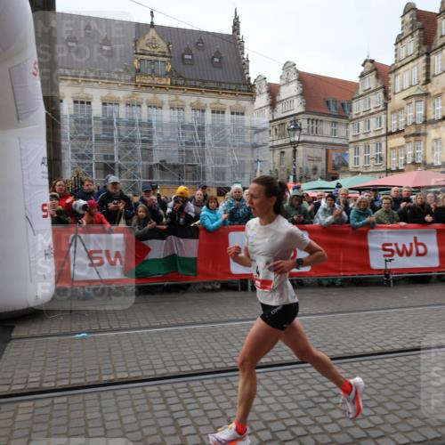 05.10.2025 - 20. swb-Marathon Bremen Yannick Fuchs http://msf.ph/oto/9278219 05.10.2025 12:40:36 Ziel 4 meine-sportfotos.de