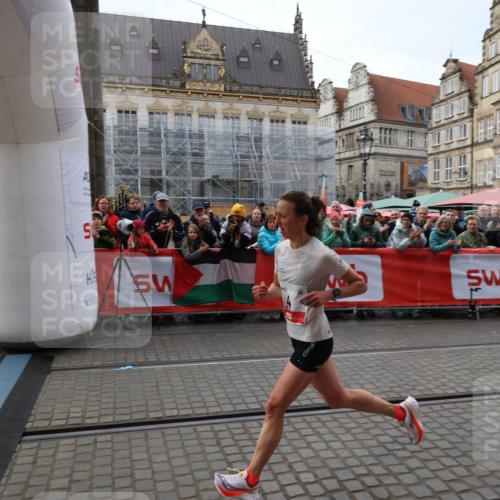 05.10.2025 - 20. swb-Marathon Bremen Yannick Fuchs http://msf.ph/oto/9278231 05.10.2025 12:40:36 Ziel 4 meine-sportfotos.de