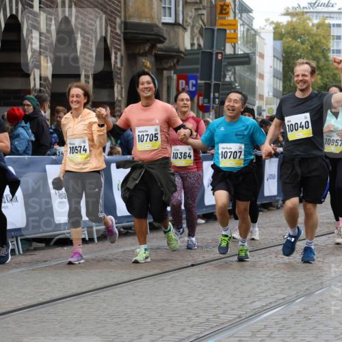 05.10.2025 - 20. swb-Marathon Bremen Strokosch-Dieckow http://msf.ph/oto/9278235 05.10.2025 11:13:40 Ziel 9242, 9899, 10040, 10364, 10433, 10574, 10705, 10707, 10957, 11060, 11068, 11264, 11385 meine-sportfotos.de