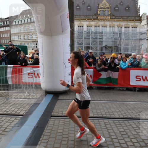 05.10.2025 - 20. swb-Marathon Bremen Yannick Fuchs http://msf.ph/oto/9278238 05.10.2025 12:40:36 Ziel 4 meine-sportfotos.de