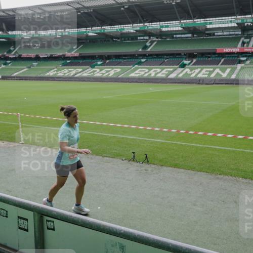 05.10.2025 - 20. swb-Marathon Bremen Michael Burmester http://msf.ph/oto/9278254 05.10.2025 12:58:41 Laufen im Stadion 90, 219, 586, 726, 846, 963, 988, 1229, 1503, 1619, 1716, 2158, 2496, 2648, 2734, 2821, 2893, 2922, 3141, 3252, 3254, 3373, 3467, 3573, 3602, 3615, 3791, 4095, 4113, 4389, 4446, 4522, 4709, 4783, 4967, 5123, 5163, 5214, 5261, 5313, 5584, 5722, 5808, 5878, 5917, 6007, 6113, 6326, 6561, 6624, 6672, 6675, 6676, 6944, 7038, 7185, 7311, 7312, 7813, 7976, 8091, 8113, 8328, 8355, 8379, 8539, 8576, 8972, 9112, 9151, 415, 2234, 2240, 2662, 3977, 4102, 7731 meine-sportfotos.de